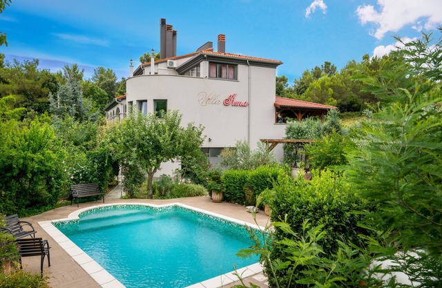 Abgelegen Villa Irma mit Pool am Waldrand in Liznjan, Südküste Istrien, Kroatien