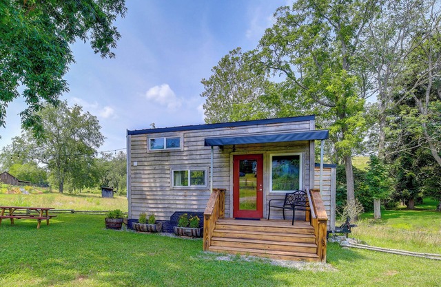 Abingdon Vacation Rental Tiny Home on 10-Acre Farm