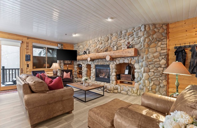 Abode at Black Bear #252 | Family Friendly Mountain Getaway, Steps to Skiing!