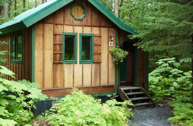 Abode Well Cabin King Bed WIFI Full Bath