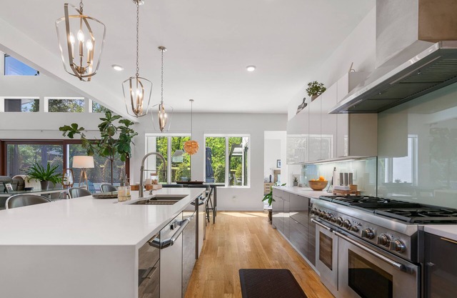 Above Nashville Contemporary I Pool&Spa | ModernI Pet FriendlyI Luxe Services