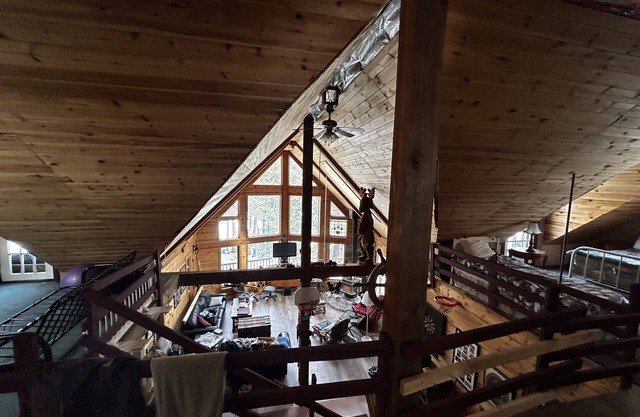 Accessible private spacious lakefront playhouse