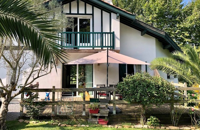 Accommodation at the start of the hiking trails and very close to the ocean