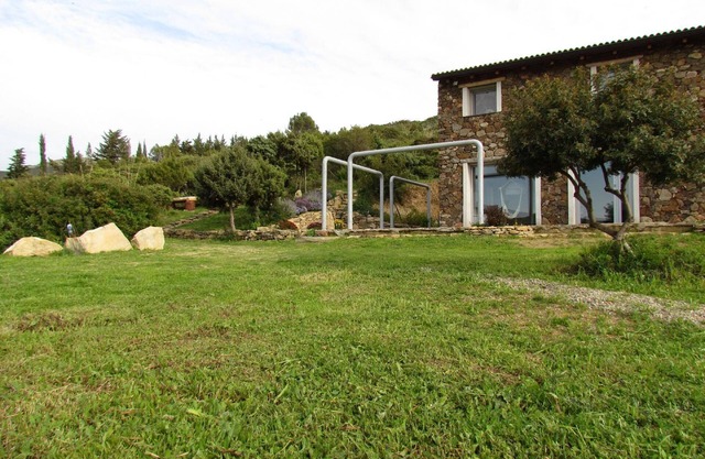 Accommodation in a cave with private parking