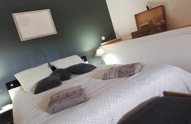 ACCOMMODATION "LE SAINT JACQUES" 1 double room