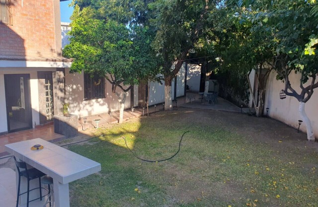 Accommodation near the airport with swimming pool
