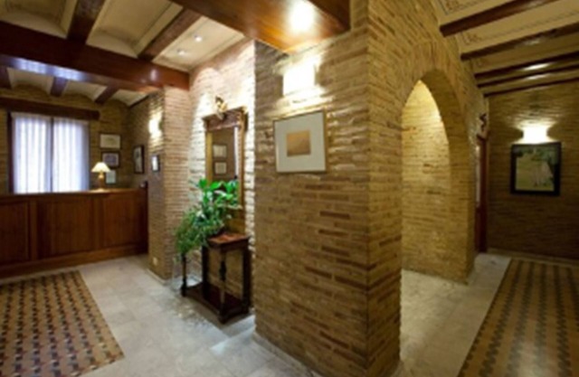 Ad Hoc Monumental Hotel