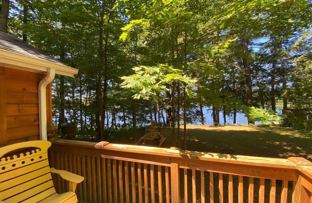 Ada Lake Cottage - Port Carling couples retreat