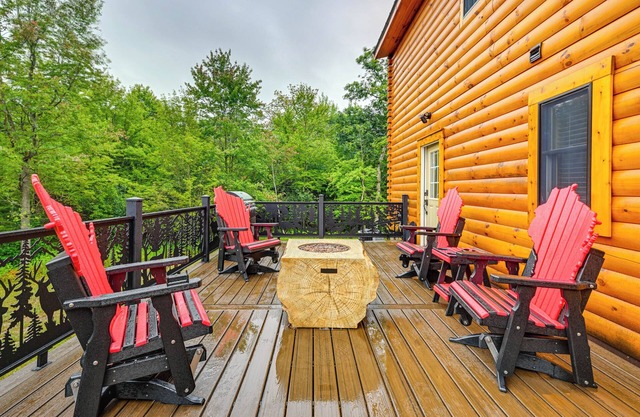 Adams Cabin w/Game Room & Fire Pit