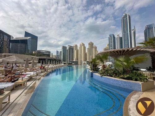 Address Marina - One Bedroom Apartment located 30th Floor with Marina Mall and Sheikh Zaid View and access to all amenities - attached to Dubai Marina Mall