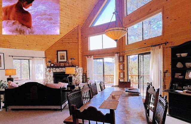 ADELAIDE HILL BREATHTAKING PINE MOUNTAIN VIEWS UPSCALE 3BR/3BATH CABIN SPA TUB