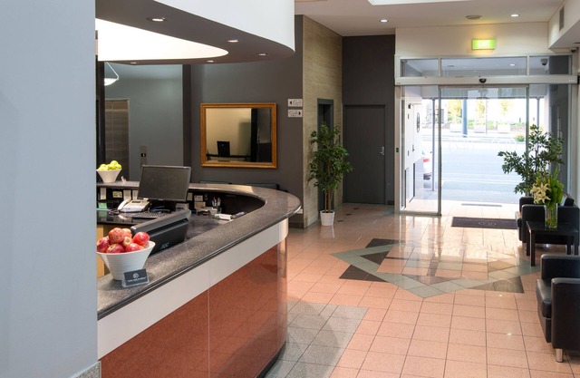 Adelaide Riviera Hotel
