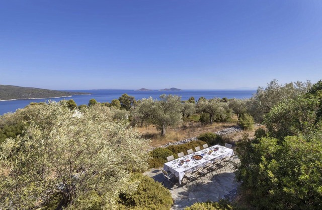 Adelphia - Six Bedroom Villa, Sleeps 12