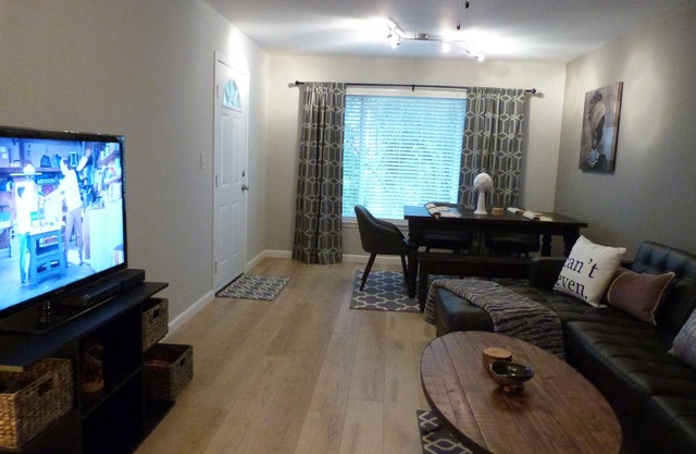 Adison SILVER Organic Garden & Barbecue, Easy Access to Hwy, Downtown & Airport