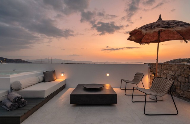 Adjoining 2 Bedroom Sea View Suite With 2 Outdoor Jacuzzis