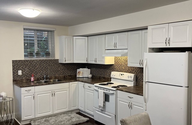 Adorable 1 bedroom basement suite