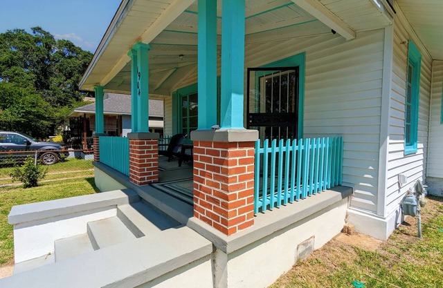 Adorable 2 BR Bungalow Near DT, NAS, Beaches
