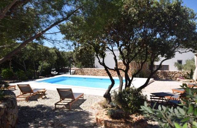 Adorable apartment with private terrace and shared swimming pool in Mandre