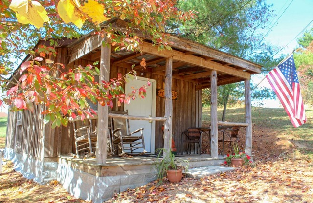 Adorable Hocking Hills Couples Cabin w/Hot Tub