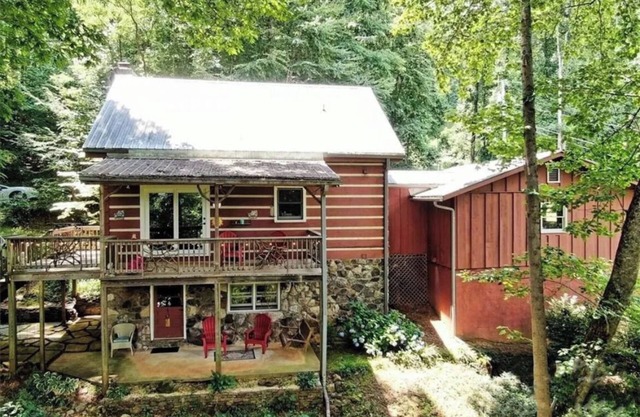 Adventure Awaits at this 4 bedroom Chink-log Cabin