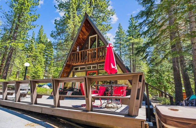 Adventures of the A-frame- 3BR w/Hot Tub, Backs to forest- Dogs OK!