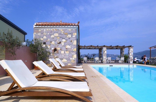 Aeolis Apartments & Studios