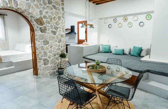 Aesthisis Sensational Accommodation Archangelos