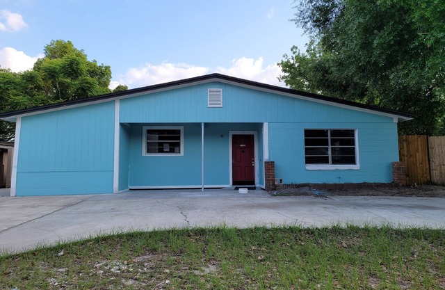 Affordable Casual Living in Altamonte Springs for Large Group