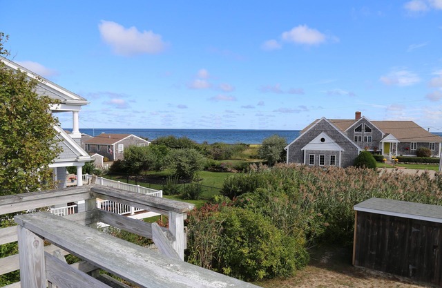 Affordable cottage near Town Neck Beach with AC