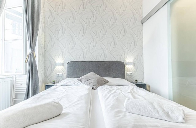 Affordable Hotel room for 2