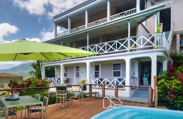 Affordable Luxury ⭐Pool⛱A/C☀️Breakfast w a View