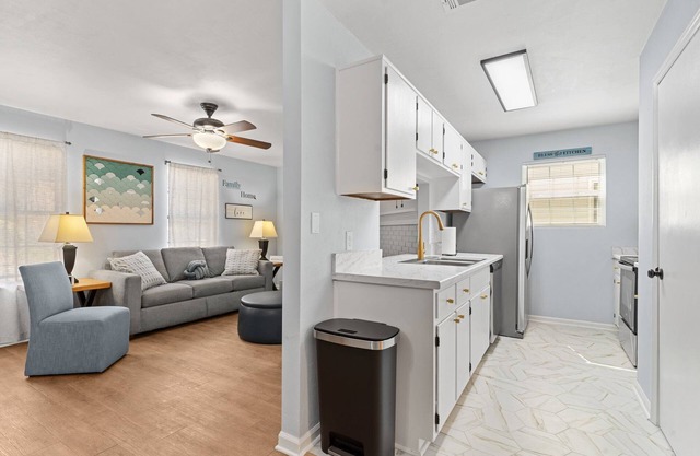 Affordable Luxury townhome CLOSE to malls, walking community with sidewalks.