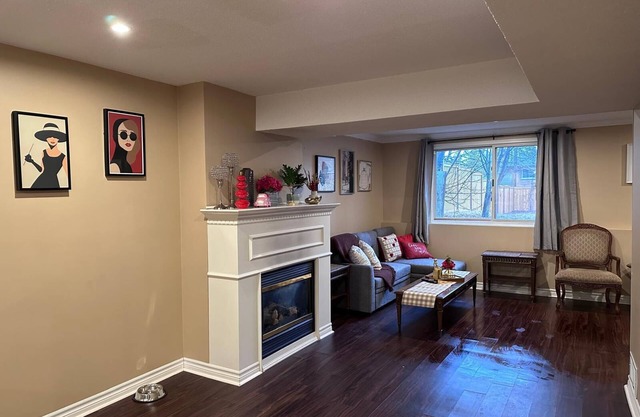 Affordable stay at a friendly neighborhood. Close by Durham college