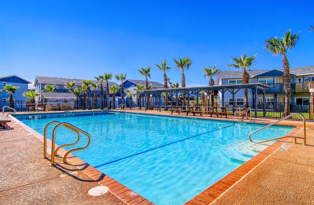 Afterdune Delight ~ Swimming Pool, Beach Access & Playground!