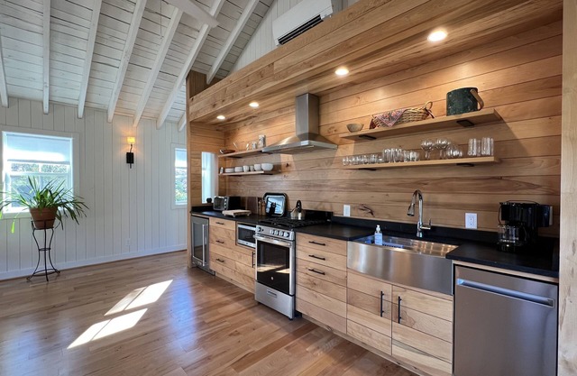 Aftonshire Cottage, In the Heart of Virginia's Wine Region!