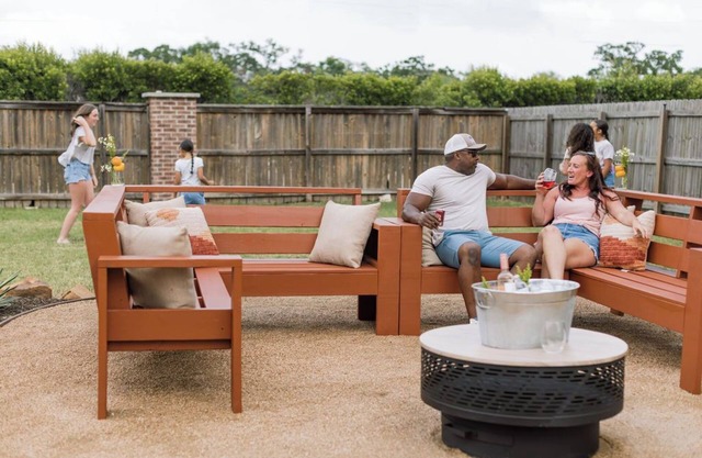 Aggieland Escape | 5BR w/Backyard Theater + Mins to A&M