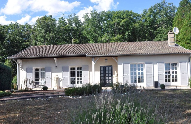 Agréable Maison "Bruyère et Charmes de Bourgogne" (proche Cluny, Taizé)