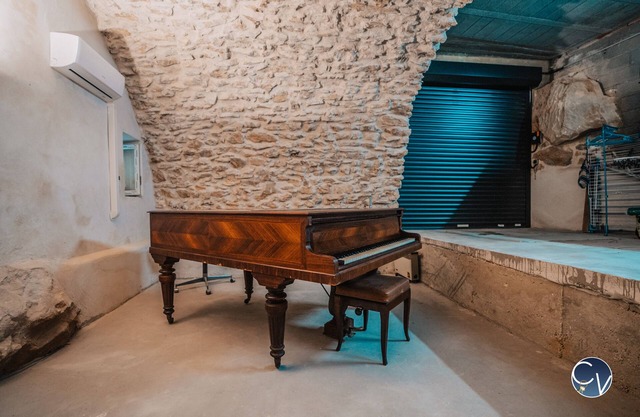 Agréable Maison en Pierre Climatisée Avec Terrasse