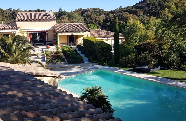 Air-conditioned INDEPENDENT VILLA - 1O MIN FROM THE BEACHES AND GOLF OF ST TROPEZ