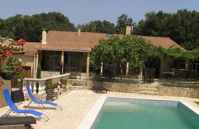 Air-conditioned house with swimming pool
