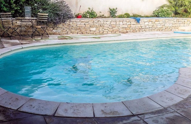 Air-conditioned villa in Salon-de-Provence, heated pool, pet allowed