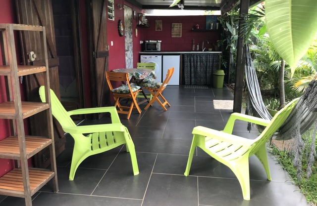 Air conditioned bungalow with large terrace in mature garden