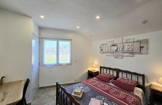 Air-conditioned cottage with Wi-Fi near Sarlat