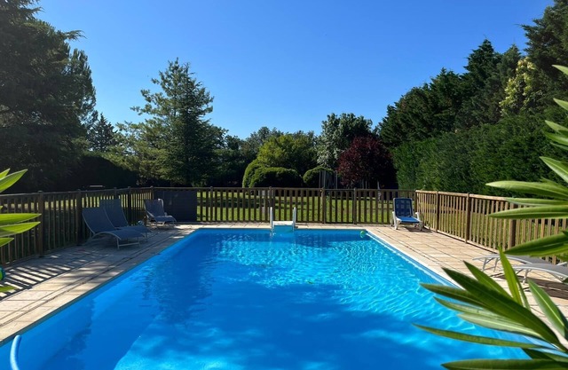 Air-conditioned family home with swimming pool, near L'Isle-sur-la-Sorgue