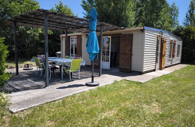 air-conditioned chalet 300 m from the village - pets allowed - beach 3 km