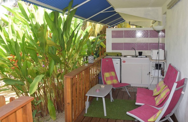Air conditioned studio 3 minutes walk from the beach