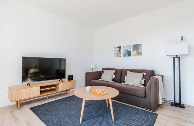 Airy Martiricos - La Roca 1BR w/Doorman, nr Stadium, by Blueground