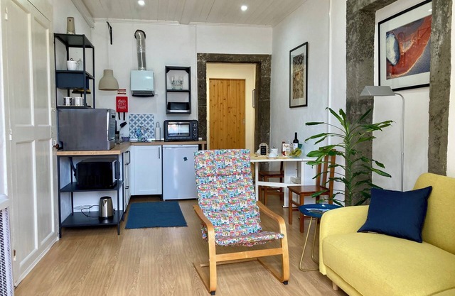 AL Muito Central na Cidade de Angra do Heroísmo com Acesso a Jardim Partilhado