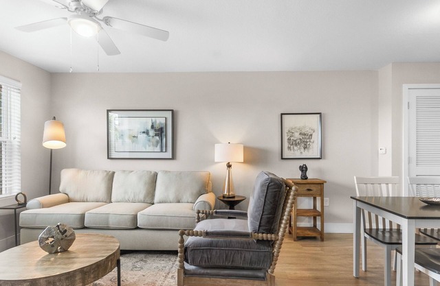 Al's River Retreat at Watercress with Pool & Gym Access