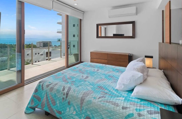 Alamar 306 - Oceanview Condo w Beach Club Access